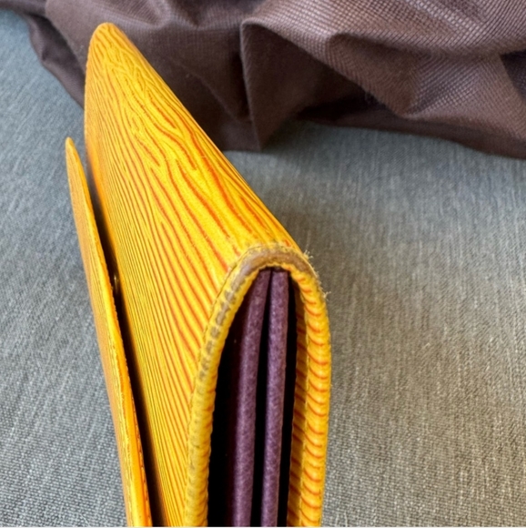 Louis Vuitton Epi long wallet - Picture 8 of 14